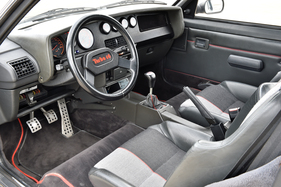 Peugeot 205 Turbo 16 (1984) - ein Hauch von Luxus und einige Elemente der 205-er-Serienausführung (angeboten an der RM Auction London am 8. September 2014)