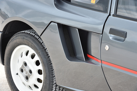 Peugeot 205 Turbo 16 (1984) - hier erhält der Turbo-Motor seine Luft (angeboten an der RM Auction London am 8. September 2014)