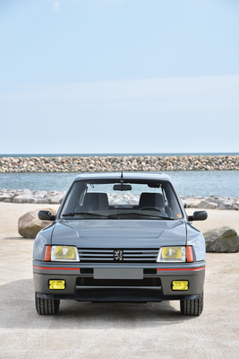 Peugeot 205 Turbo 16 (1984) - stämmige Front mit Pausbacken (angeboten an der RM Auction London am 8. September 2014)