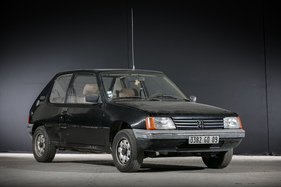 Peugeot 205 XT 3 portes (1986) - als Lot 236 angeboten an der Artcurial André Trigano Collection 2020 Versteigerung am 13. September 2020