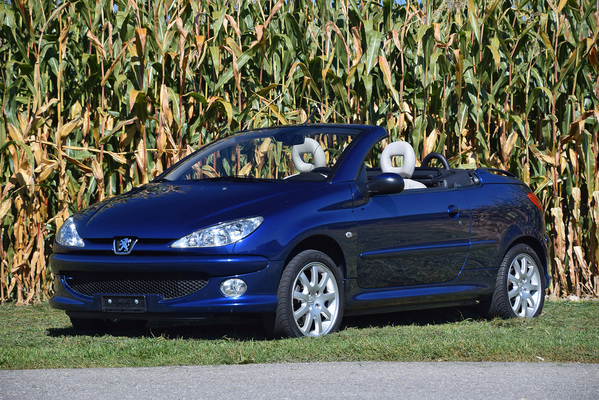 Peugeot 206 CC 1.6 16V (2005) - als Lot 04 an der Versteigerung der Oldtimer Galerie Toffen am 20. Oktoberl 2018