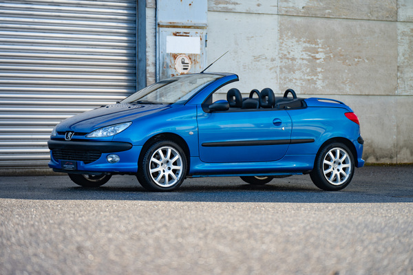 Image: Peugeot 206 CC 2.0 (2003) - as lot 12 at the auction of the Oldtimer Gallery in Toffen on March 21, 2026
