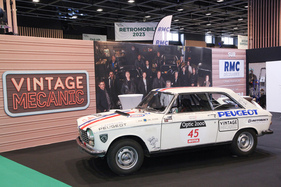 Peugeot 304 Coupé (1969) - auf dem Stand von Vintage Mechanic - Rétromobile Paris 2022