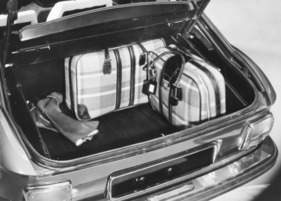Peugeot 304 Coupé (1970) – Kofferraum unter der klappbaren Hutablage