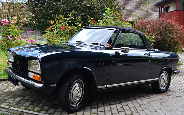 Peugeot 304 S Cabriolet (1974) - angeboten als Lot 07 an der Versteigerung der Oldtimer Galerie Toffen vom 1. Dezember 2012