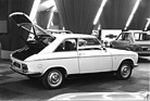 Peugeot 304 S - kleines, aber dank Hecktüre praktisches Coupé - am Genfer Automobilsalon 1974