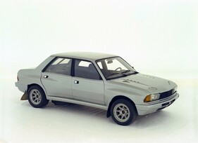 Peugeot 305 V6 (1981) - had all-wheel drive and a 250 hp 24-valve engine.