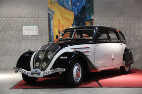 Peugeot 402 (1937) - Werkskarosserie "Grand Luxe" - an der Retro Classics Stuttgart 2013