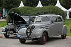 Peugeot 402 (1938) - Limousine mit den berühmten mittig angeordneten Scheinwerfern unter dem Kühlergrill - Classic-Gala Schwetzingen 2020