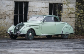 Peugeot 402 Éclipse (1937) - als Lot 133 im zweiten Teil der Fahrzeugauktion von Artcurial an der Rétromobile am 6. Februar 2015