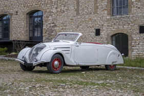Peugeot 402 Éclipse "coupé-cabriolet transformable" (1938) - as lot 149 at the Artcurial auction on the occasion of the Rétromobile Paris on March 18/19, 2022