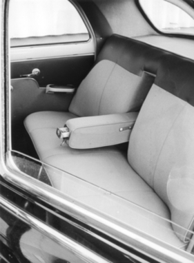 Peugeot 403 (1958) - Rückbank mit Mittellehne