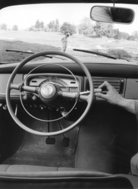 Peugeot 403 (1958) - durch Berührung des Schalthebels wird die elektromagnetische Jaeger-Kupplung betätigt