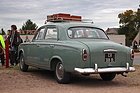 Peugeot 403 (1958) – im klassischen Ferientrimm mit Dachgepäckträger – Embouteillage de Lapalisse 2024