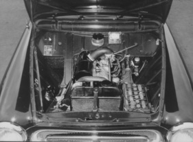 Peugeot 403 (1959) - Blick unter die Motorhaube