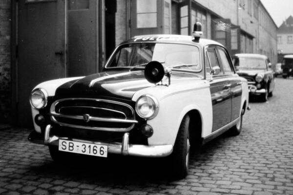 Image: Peugeot 403 (1959) - Saarbrücken police patrol car