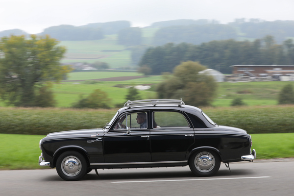 Peugeot 403 (1962) - Fredi Vollenweider bei der Anfahrt - FNA Jahrestreffen 2025