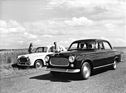 Peugeot 403 (1963) - einmal dunkel als Sparmodell "Sept", einmal hell als Berline Grand Luxe