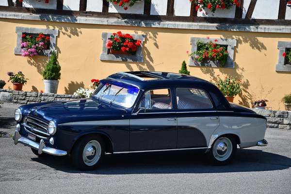 Peugeot 403 BD (1965) - offered as lot 136 at the Oldtimer Galerie Toffen auction on October 16, 2021