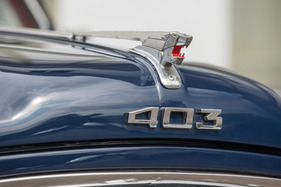 Peugeot 403 BD (1965) - der Löwe als Kühlerfigur (1965)