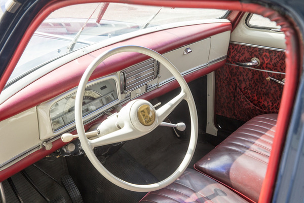 Peugeot 403 BD (1965) - grosses Zweispeichenlenkrad