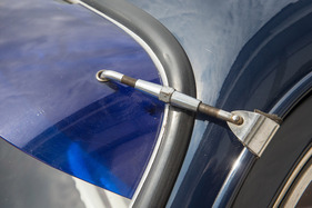 Peugeot 403 BD (1965) - robuste Befestigungen für den Sonnenschutz