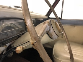 Peugeot 403 Cabriolet (1959) - abgegriffenes Lenkrad im Columbo-Peugeot