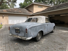 Peugeot 403 Cabriolet (1959) - das Dach des Columbo-Peugeot war je nach Staffel dunkel oder hell (1959)