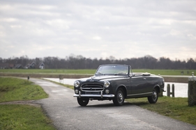 Peugeot 403 Cabriolet Darl’mat (1957) - als Lot 025 angeboten an der Versteigerung von Artcurial an der Rétromobile Paris am 7. Februar 2020