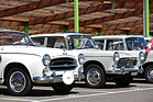 Peugeot 403 - neben Nachfolger 404 - am 2. TCS Youngtimer und Classictreffen in Pratteln im Jahr 2016