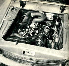 Peugeot 404 (1960) - Blick in den Motorraum Peugeot 404 (1960) - Blick in den Motorraum