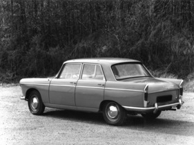 Peugeot 404 (1960) - formlich ähnlich zu anderen Pininfarina-Würfen