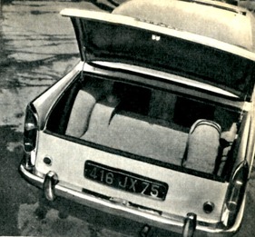 Peugeot 404 (1960) - keine staubige Rumpelkammer, sondern ein schön verkleideter Kofferraum