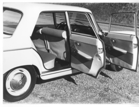 Peugeot 404 (1961) - Genügend grosser Abstand zwischen Vorder- und Hintersitzen, Hintertüren mit Kindersicherung