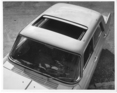 Peugeot 404 (1961) - mit offenem Schiebedach - die Oeffnung ist so gewählt, dass wenig Zugluft und Luftschwingungen entstehen