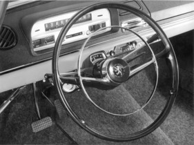 Peugeot 404 (1965) - Lenkrad und Armaturenbrett