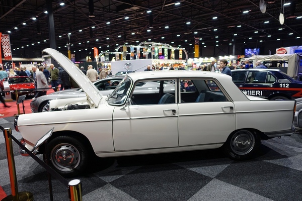 Peugeot 404 (1972) – für 14'500 Euro angeboten – Classic Car Show Maastricht 2025