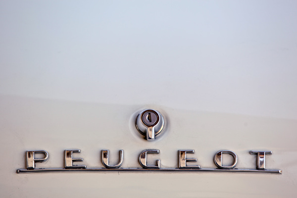 Peugeot 404 (1974) - Schriftzug auf dem Kofferraum-Deckel