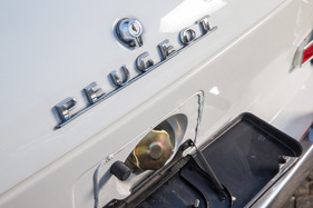 Peugeot 404 (1974) - als man den Einbau der Tanköffnung noch nicht standardisiert hatte