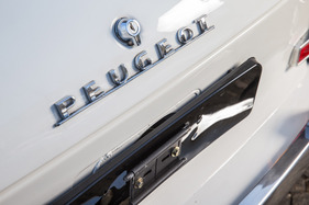 Peugeot 404 (1974) - der Tankdeckel …