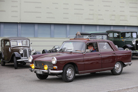 Peugeot 404 (1974) – ein ganz spätes Exemplar mit goldenem Löwen im Kühlergrill – Albisgütli Classic Cars & Bikes 2024