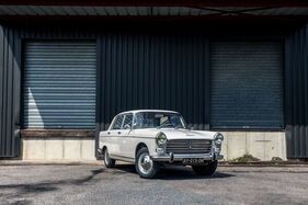 Peugeot 404 Berline (1963) - Lot 077 at the Artcurial Musée Automobile du Château de Vernon auction 2025