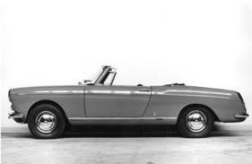 Peugeot 404 Cabriolet (1963) - Seitenansicht mit niedriger Gürtellinie