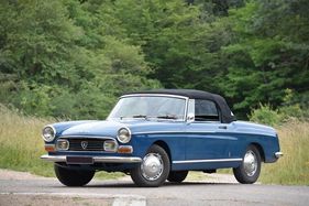 Peugeot 404 Cabriolet Super Luxe Injection (1966) - als Lot 617 angeboten an der Versteigerung von Artcurial im Monaco am 21. Juli 2020 (1966)