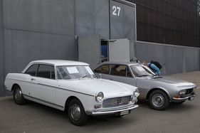 Peugeot 404 Coupé (1963) neben einem 504 Coupé – Swiss Classic World Luzern 2022