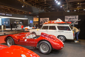 Peugeot 404 Kombi (1962) - als bei Ferrari noch Peugeot-Kombis eingesetzt wurden? - Rétromobile Paris 2018