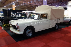 Peugeot 404 als Pickup mit Zelt - InterClassics Maastricht 2018 Peugeot 404 als Pickup mit Zelt - InterClassics Maastricht 2018