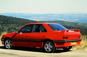 Peugeot 405 T16 (1990) - Der Spoiler unterstreicht die Sportlichkeit Peugeot 405 T16 (1990) - Der Spoiler unterstreicht die Sportlichkeit