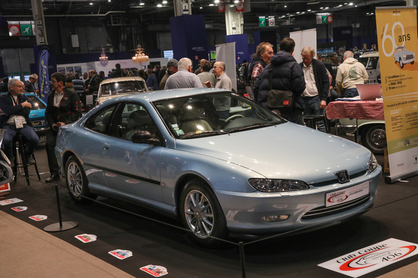 Peugeot 406 Coupé (1998) – elegantes Pininfarina-Coupé auf dem Clubstand – Rétromobile Paris 2025
