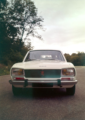 Peugeot 504 (1969) – mit dem markentypischen Augenaufschlag